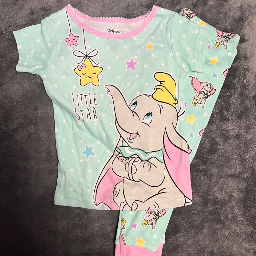 New never worn Disney dumbo 2 piece pajama set